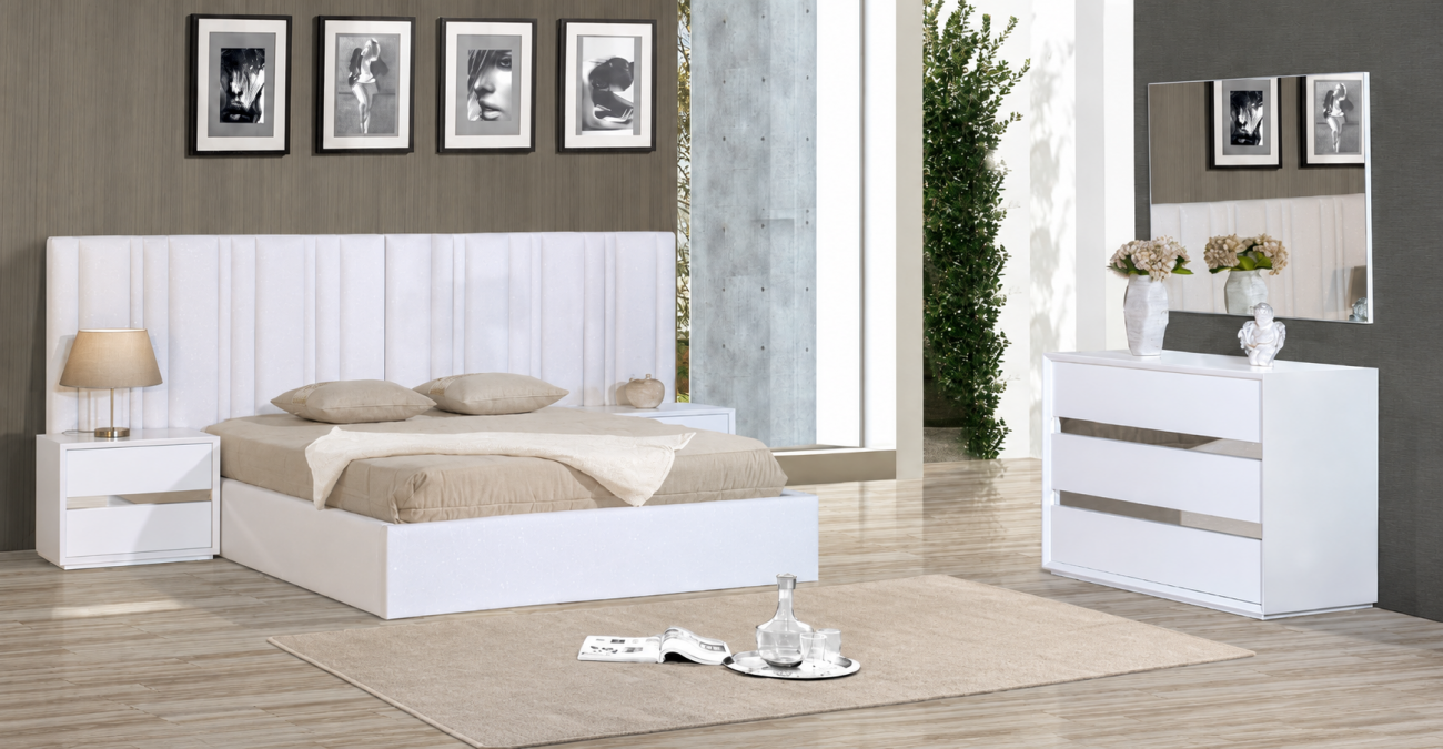 Quarto Casal 042, Quartos de Casal completos com cama de casal e mesas de cabeceira.