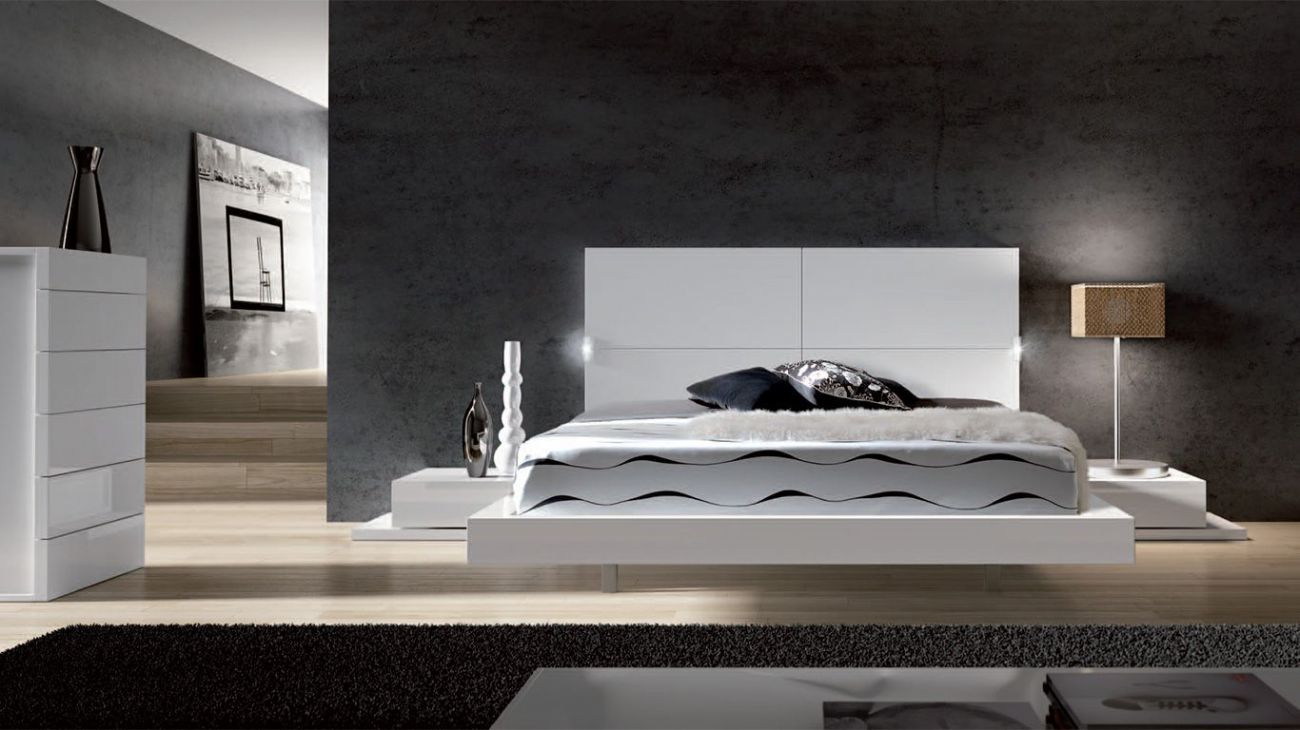 Quarto Casal AR22, Quartos de Casal completos com cama de casal e mesas de cabeceira.