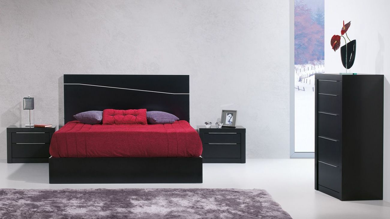 Quarto Casal Baviera Preto, Quartos de Casal completos com cama de casal e mesas de cabeceira.