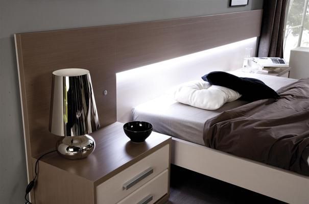Quarto Casal H417, Quartos de Casal completos com cama de casal e mesas de cabeceira.