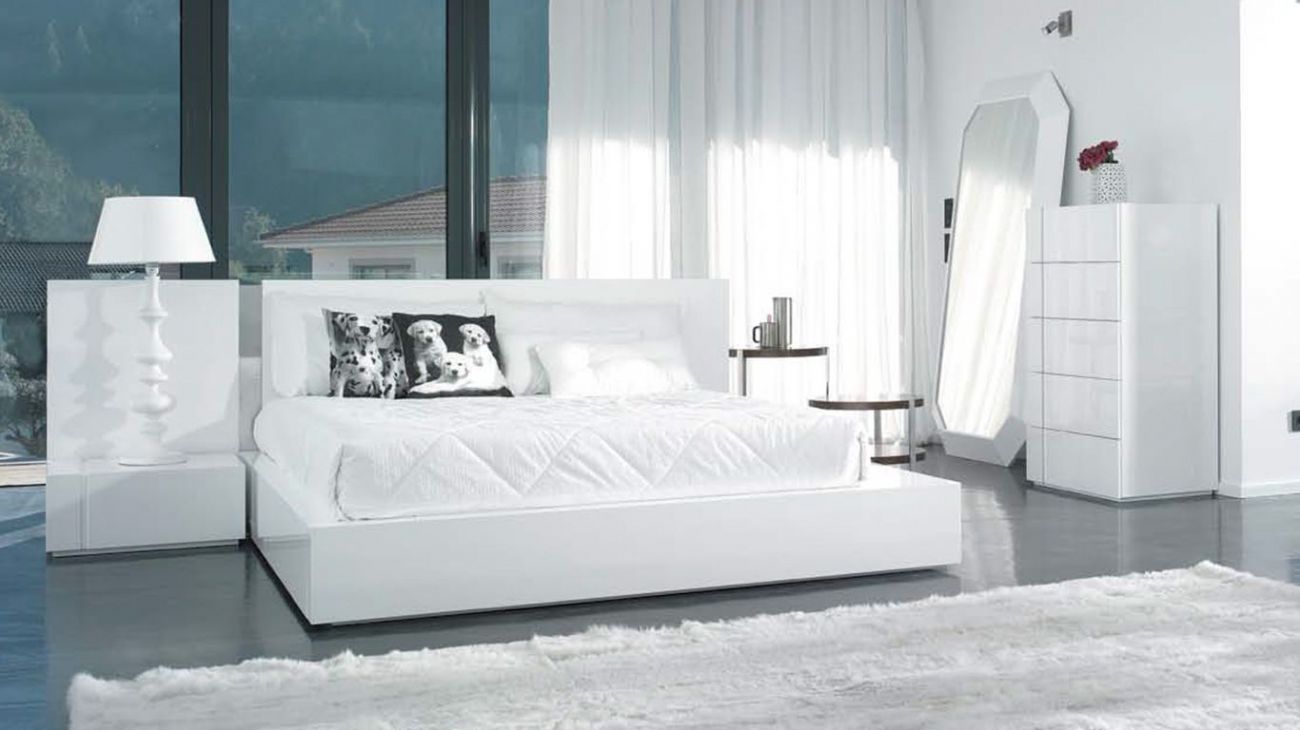 Quarto de Casal Bella, Quartos de Casal completos com cama de casal e mesas de cabeceira.