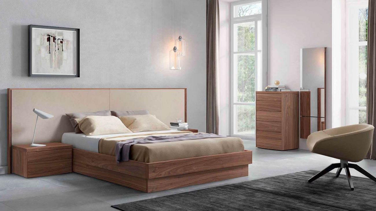  Quarto Casal D504, Quartos de Casal completos com cama de casal e mesas de cabeceira.