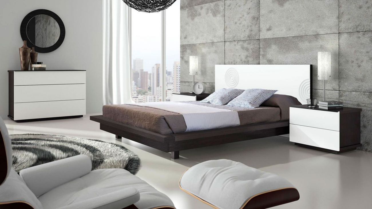 Quarto Casal BL 230, Quartos de Casal completos com cama de casal e mesas de cabeceira.