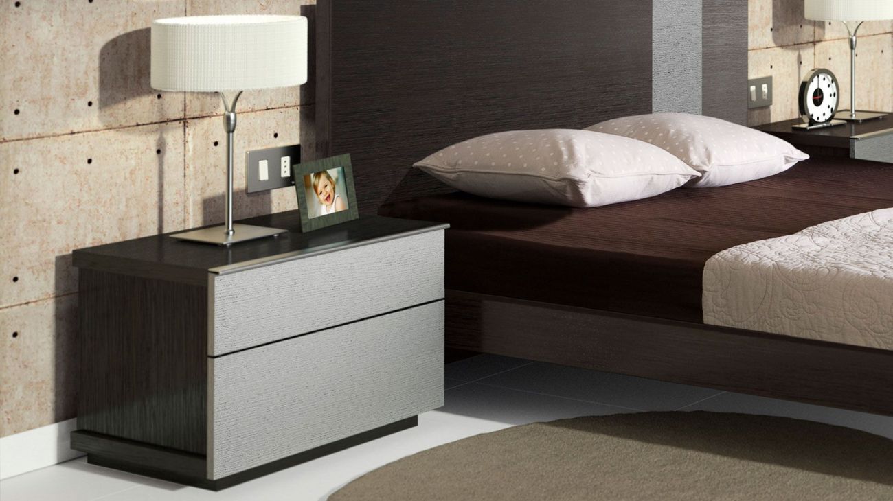 Quarto Casal BL 200, Quartos de Casal completos com cama de casal e mesas de cabeceira.