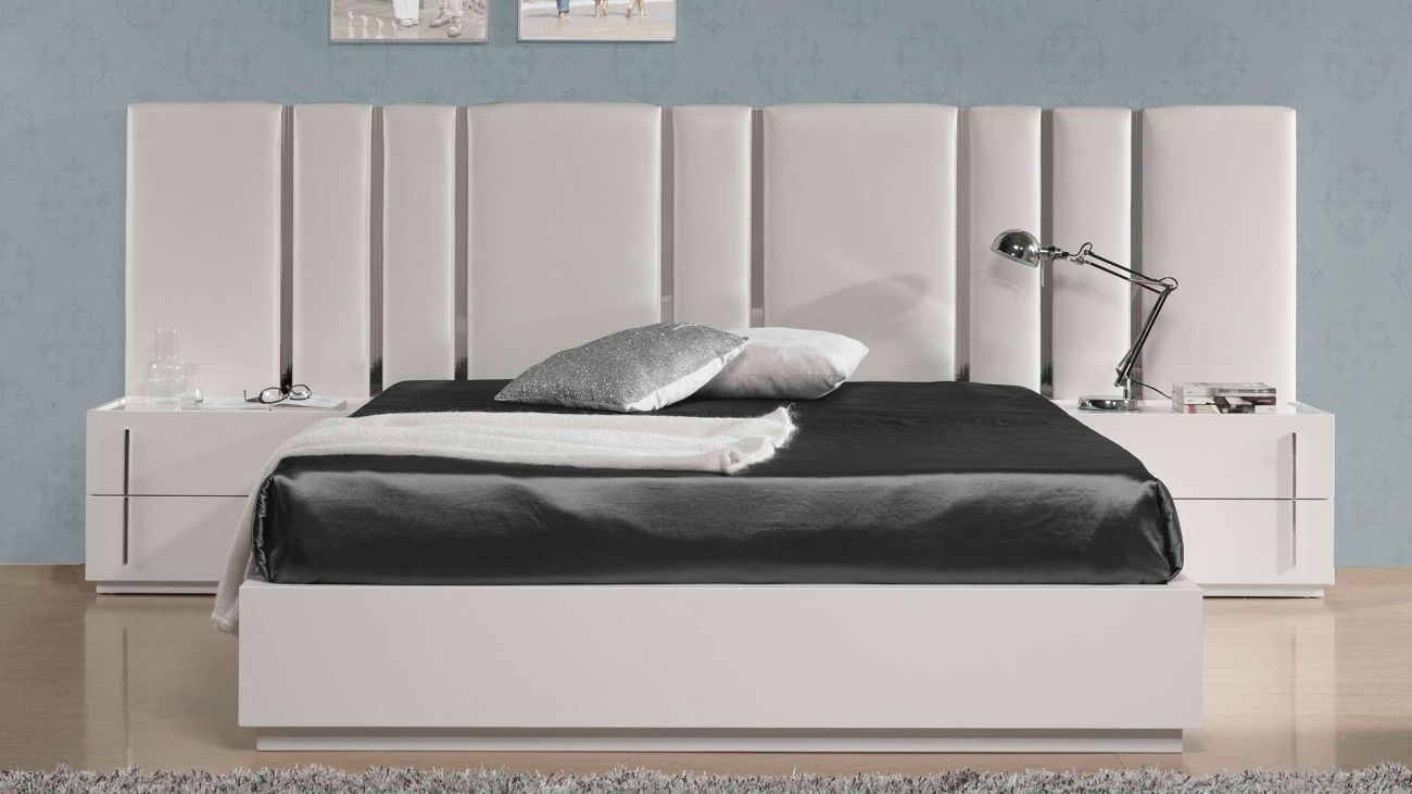 Quarto de Casal Lotus II, Quartos de Casal completos com cama de casal e mesas de cabeceira.
