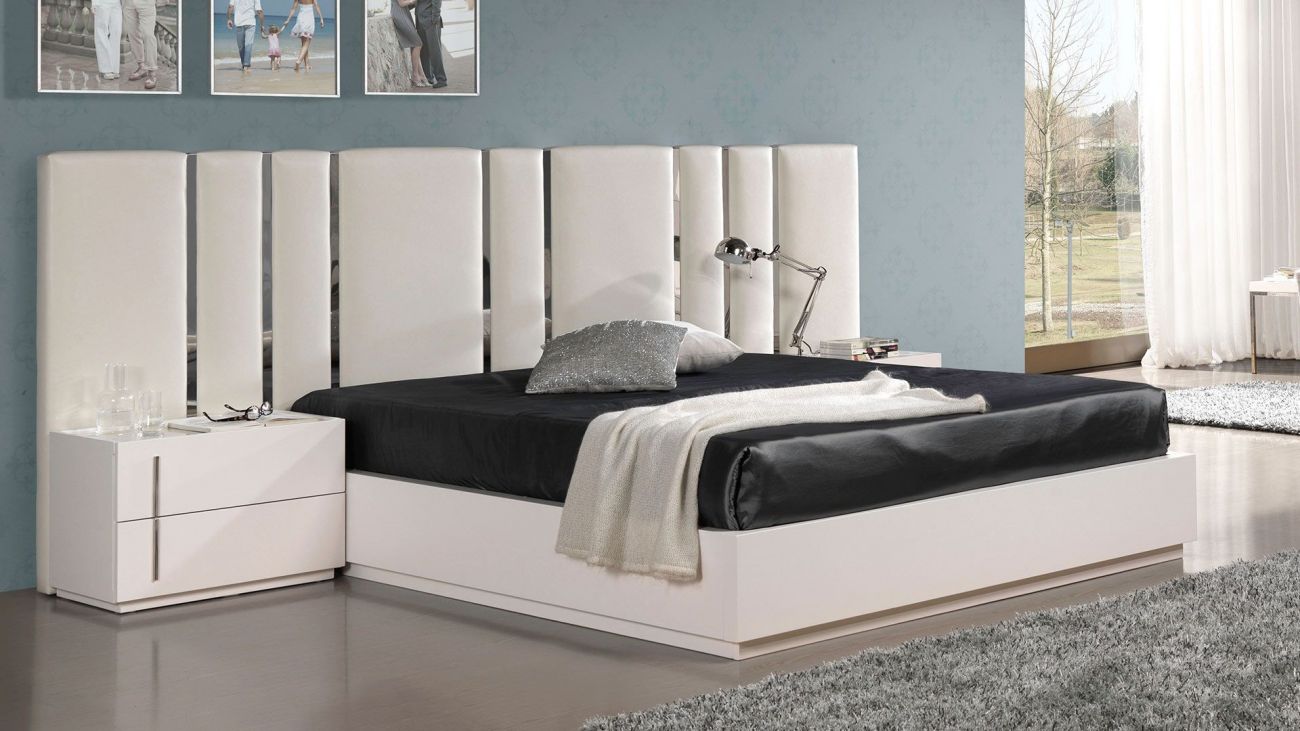 Quarto de Casal Lotus II, Quartos de Casal completos com cama de casal e mesas de cabeceira.