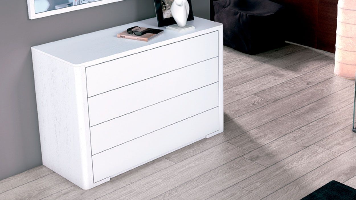 Cómoda 4 Gavetas Vega I, Os melhores artigo de arrumos para o quarto. Camiseiros adaptáveis às necessidades, com diversas gavetas e acabamentos de qualidade ao melhor preço.