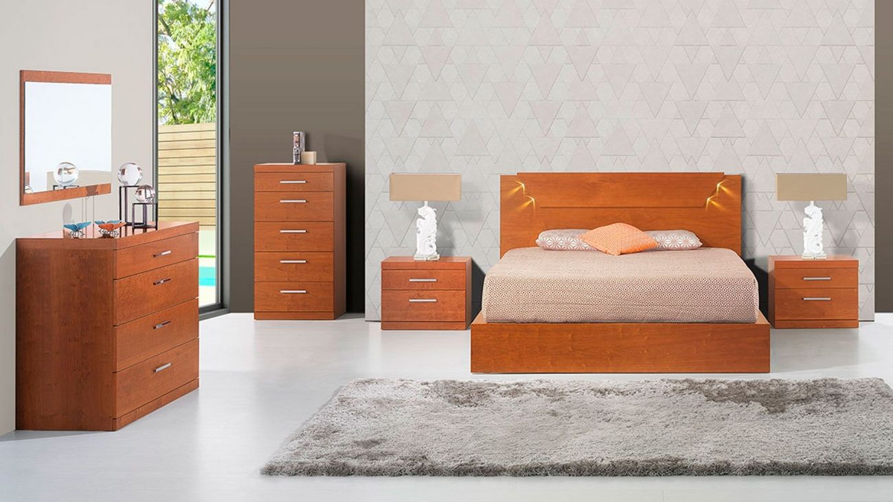 Quarto Casal Mónaco Cerejeira, Quartos de Casal completos com cama de casal e mesas de cabeceira.